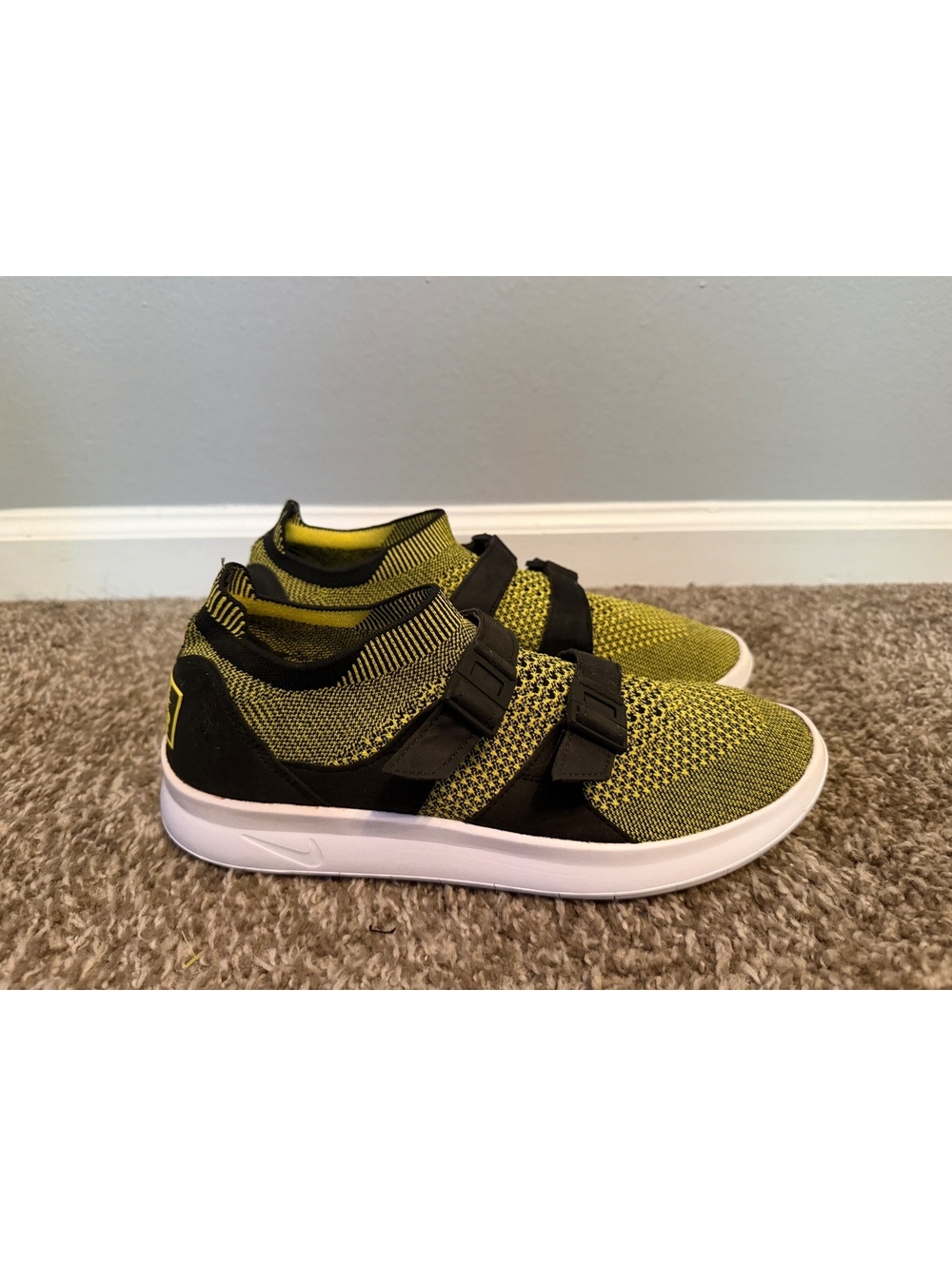 Nike Air Sock Racer Ultra Flyknit Sneaker Women’s 8.5-9